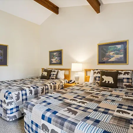 Cedarbrook Two Queen Bed Standard Hotel Room With Outdoor Heated Pool 104